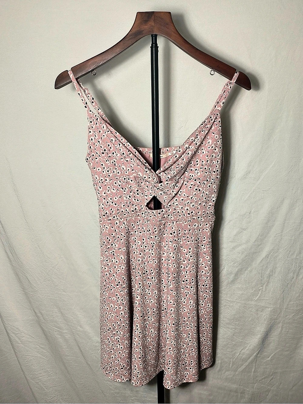 Mi Ami S Pink Floral Cutout Twist Front Mini Dress